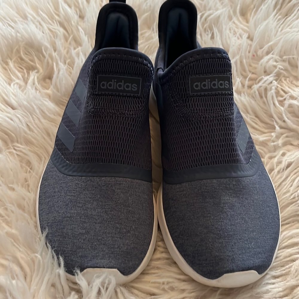 Adidas tennis shoe,slip on,size 6.0 but fits like 6.5 ,denim blue 👟Orthotics